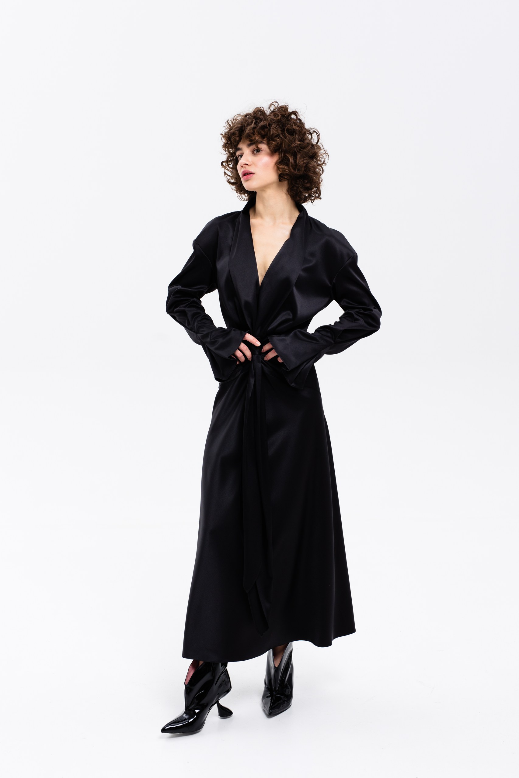 Платье черное с узлом