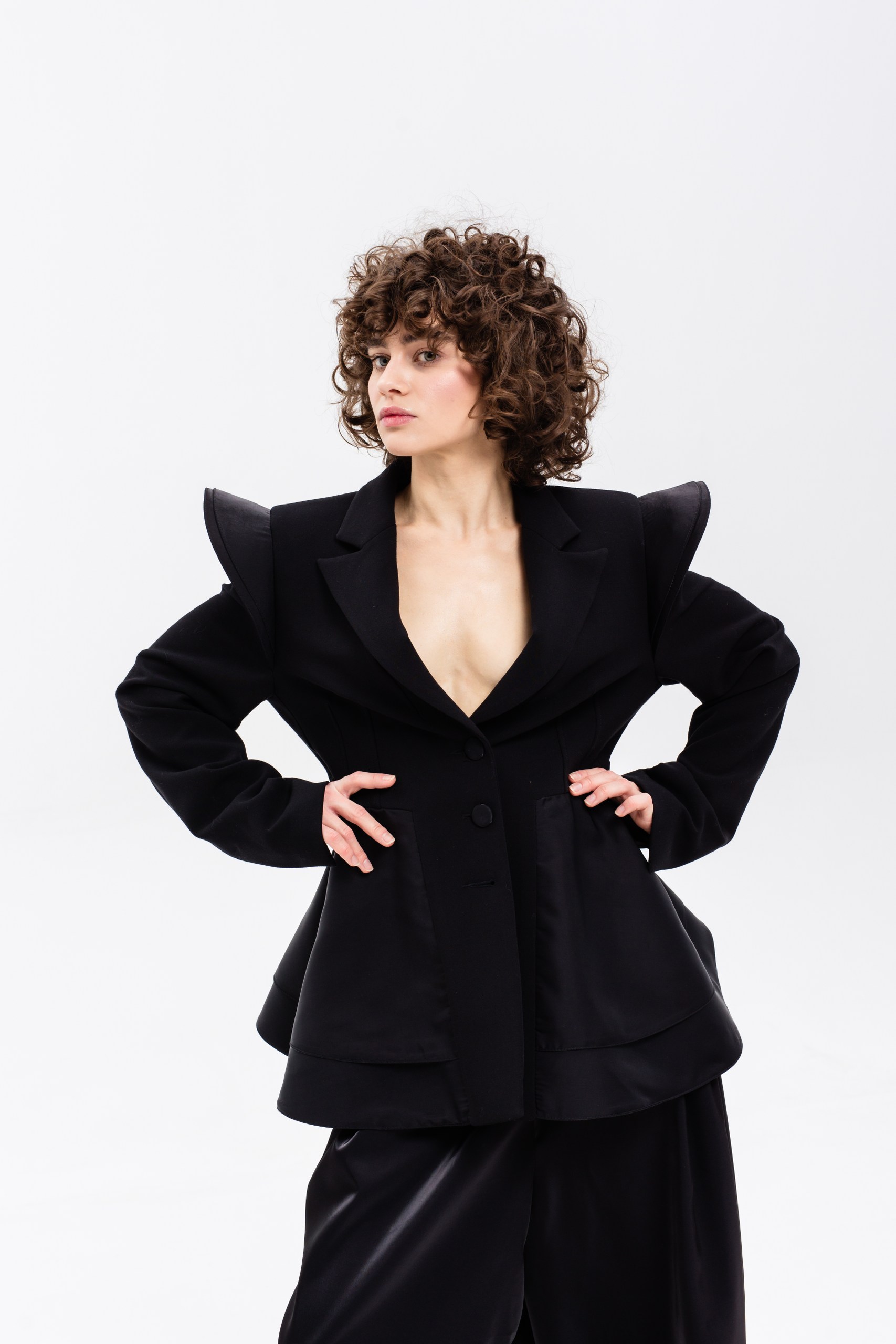 Жакет /с воланами/ черный