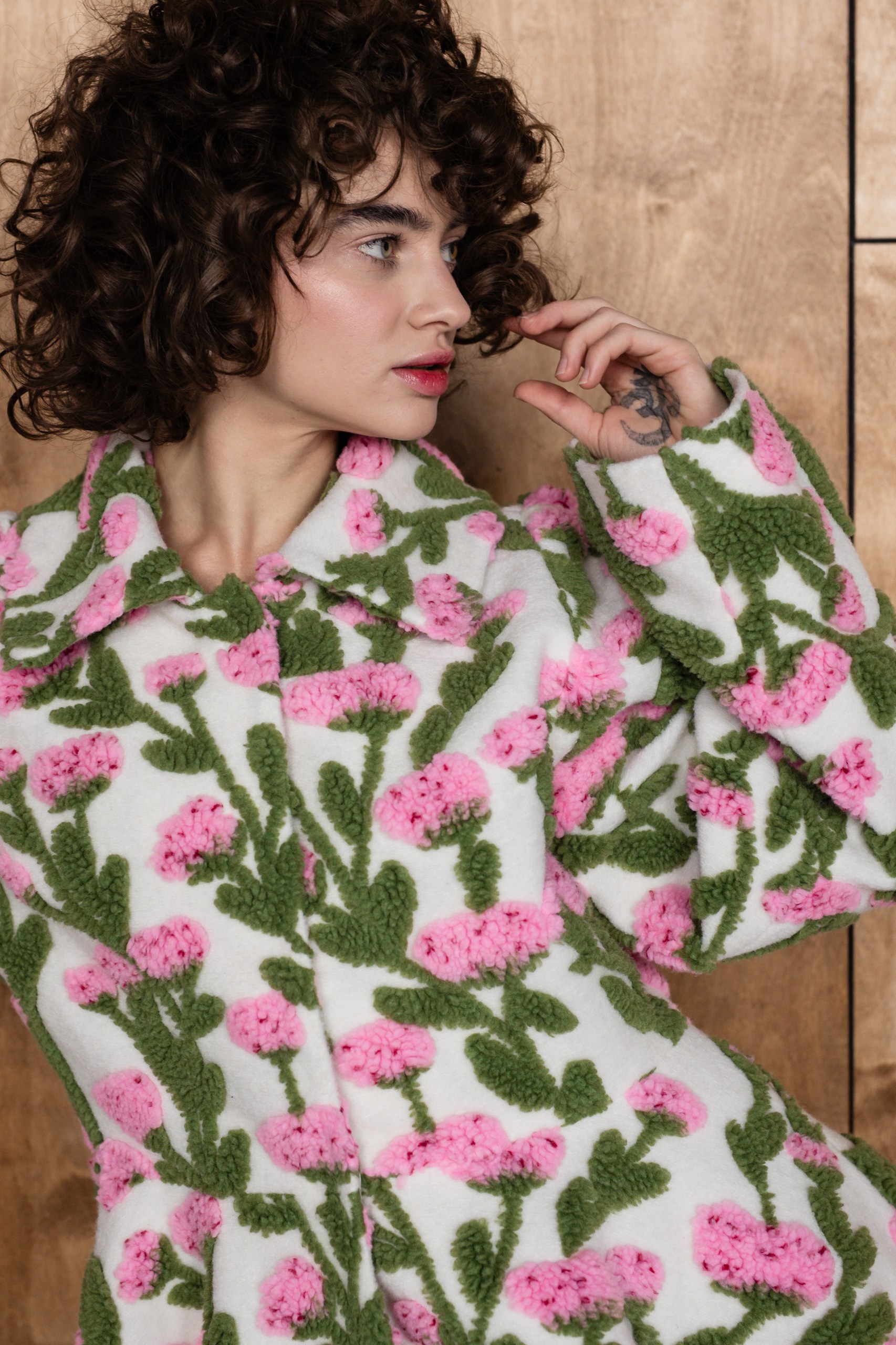 Пальто демисезонное Цветы /розовые/с баской