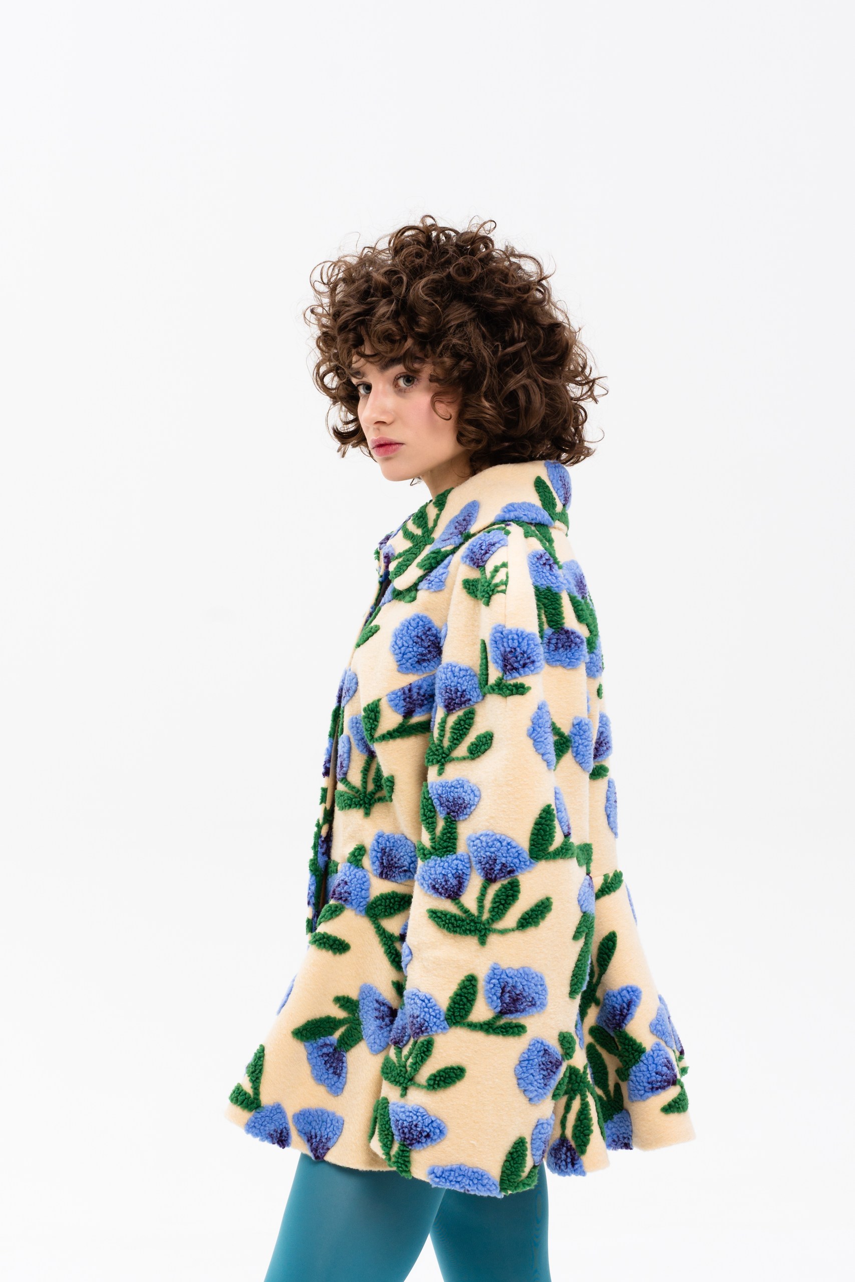 Пальто демисезонное Цветы /синие/с баской