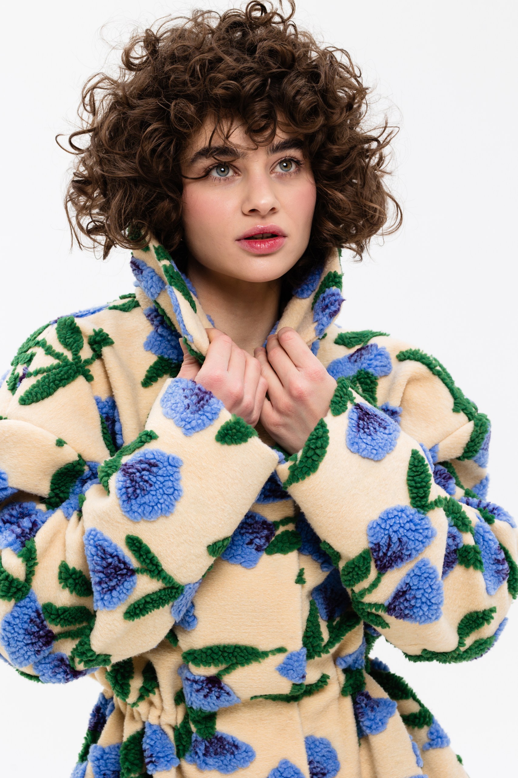 Пальто демисезонное Цветы /синие/с баской